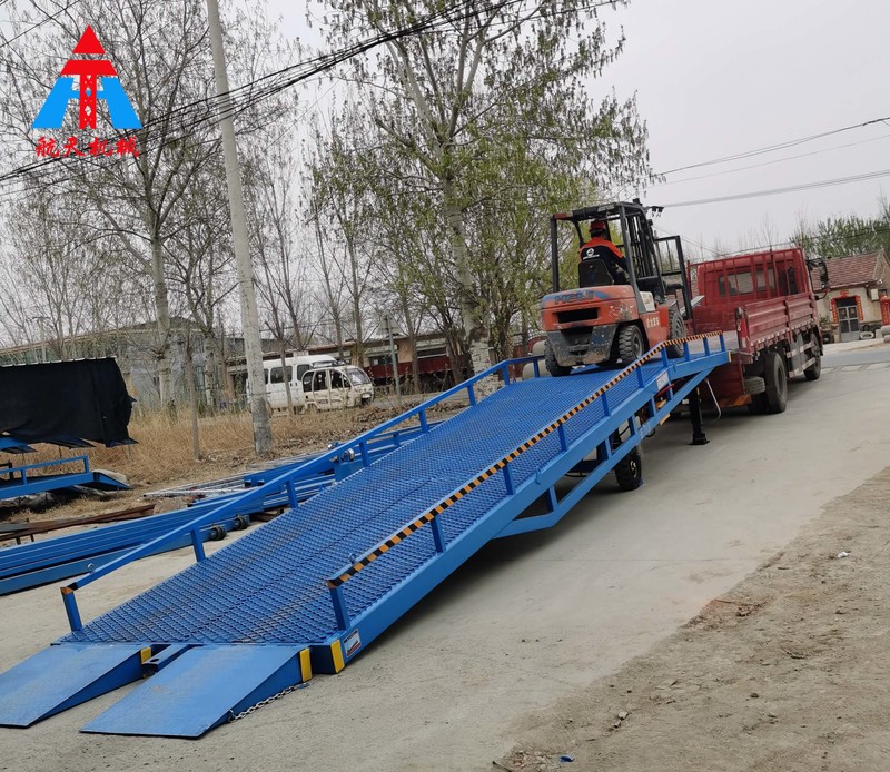 8噸移動(dòng)式液壓登車橋